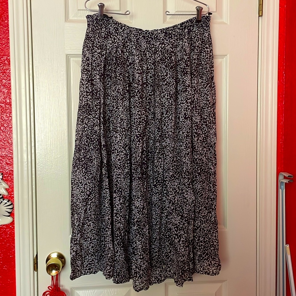 Dark Navy and White Patterned skirt